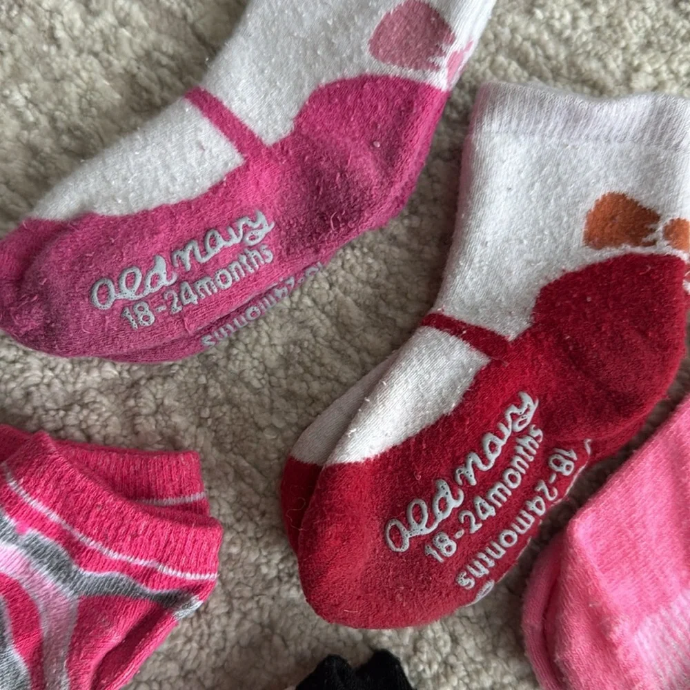Gently Worn -5 Pairs Girl's Old Navy,Disney Socks -Size 18-24 Months